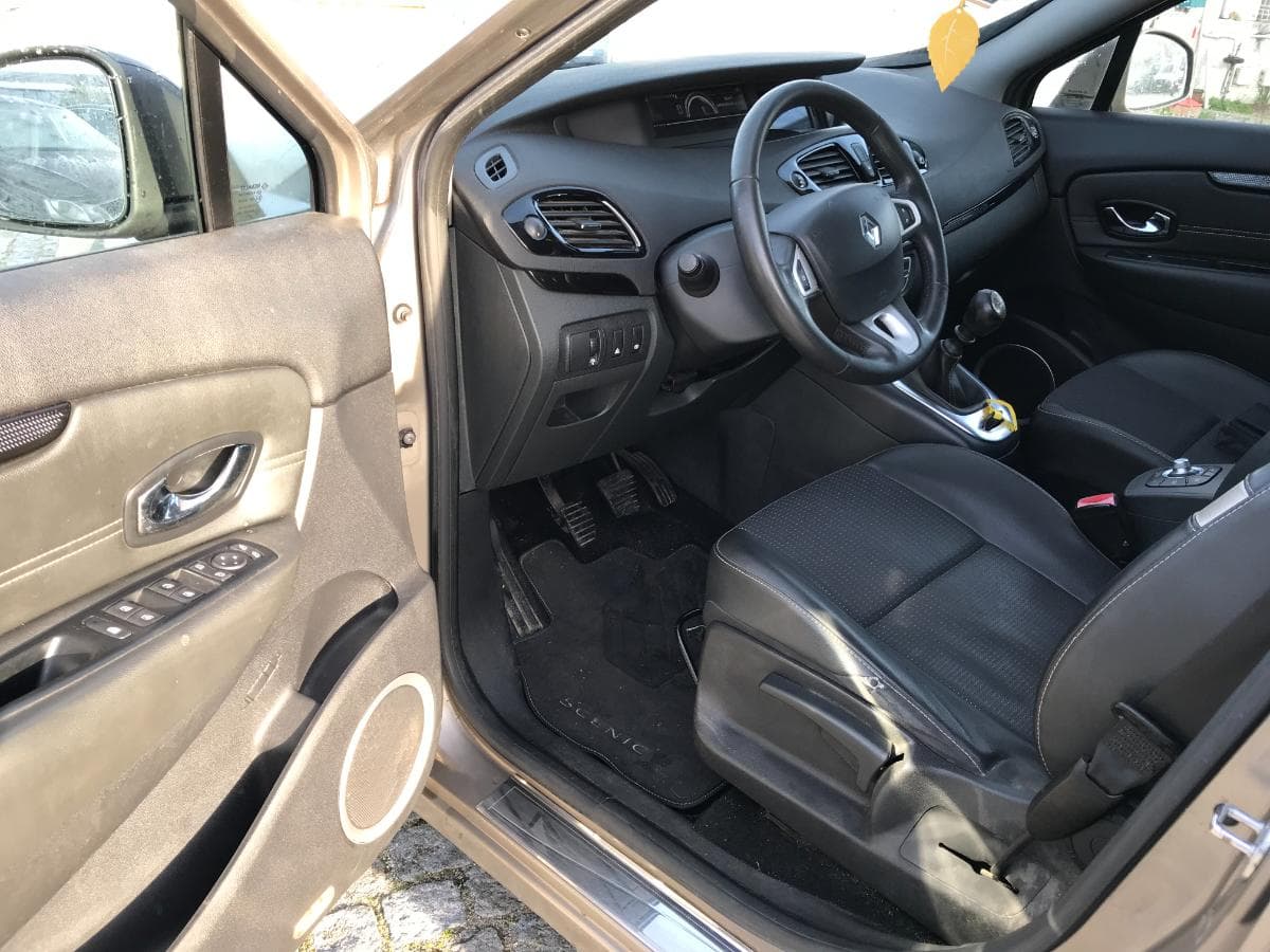 Renault Mégane Scénic · Ano 2012 — imagem 8