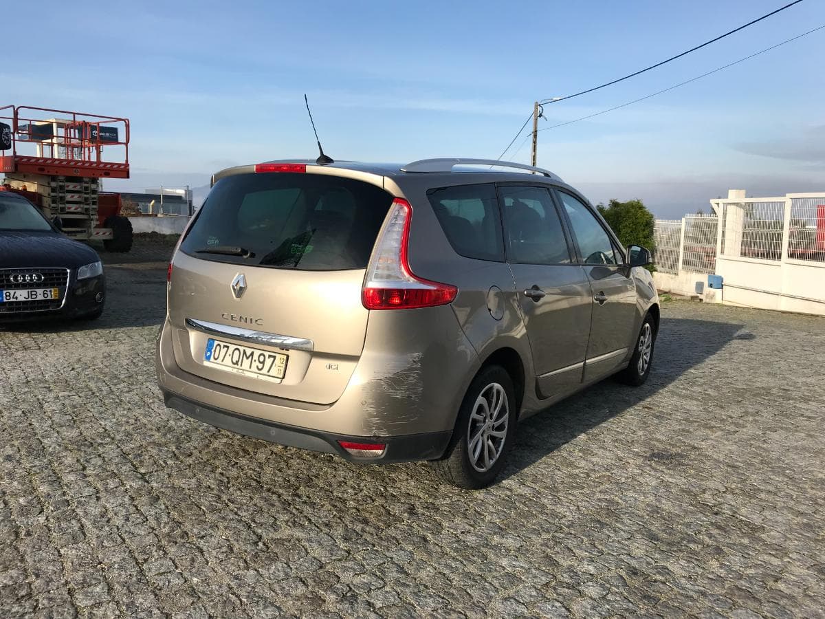 Renault Mégane Scénic · Ano 2012 — imagem 6