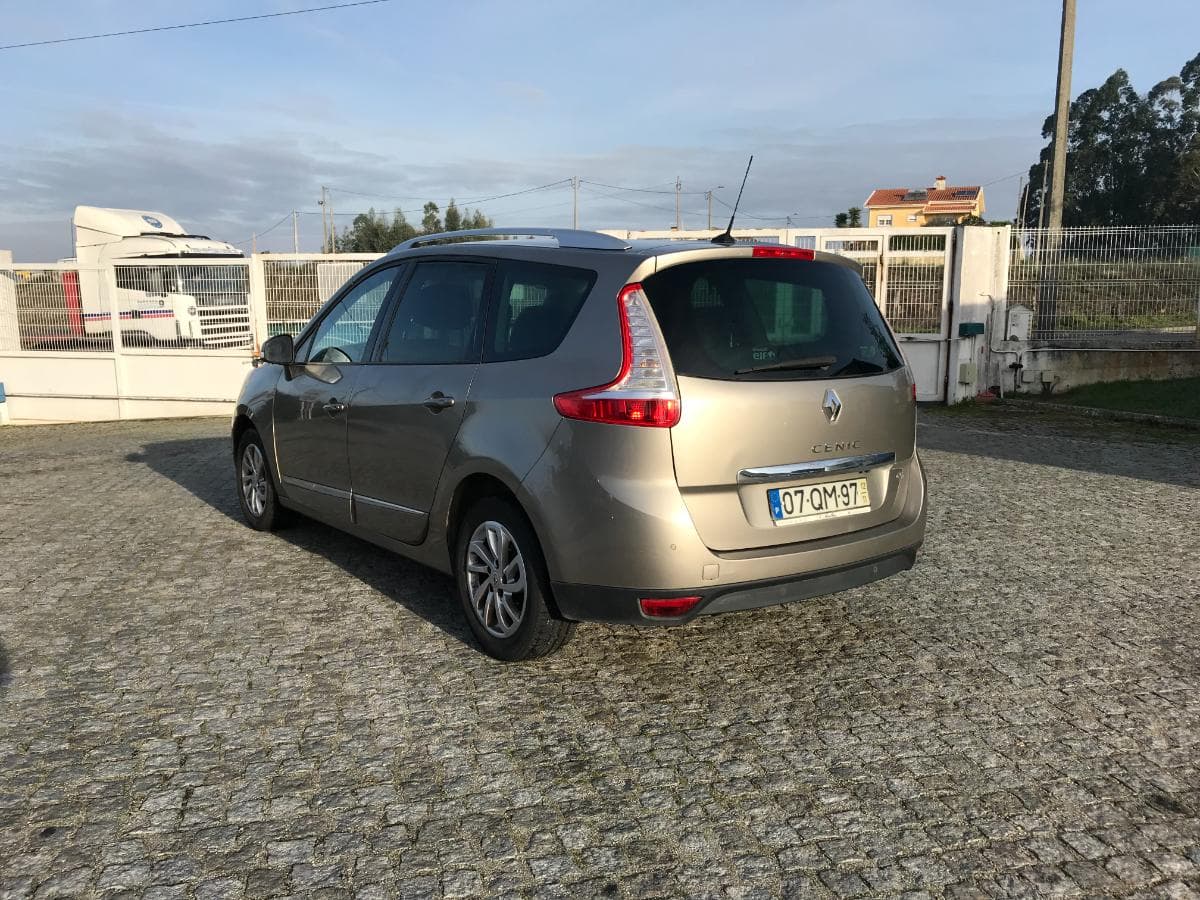 Renault Mégane Scénic · Ano 2012 — imagem 4