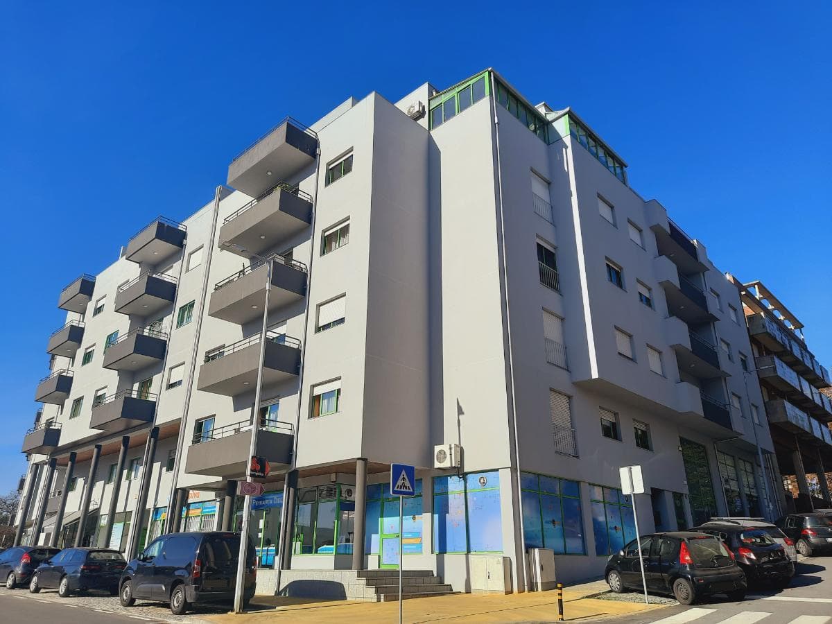 Loja · Vila Nova de Famalicão — image 1