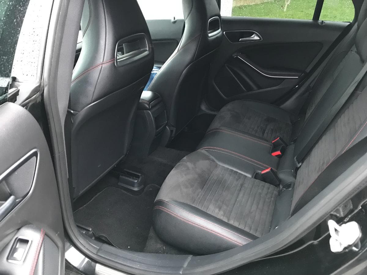 Mercedes-Benz CLA 200 CDI · Ano 2015 — image 9