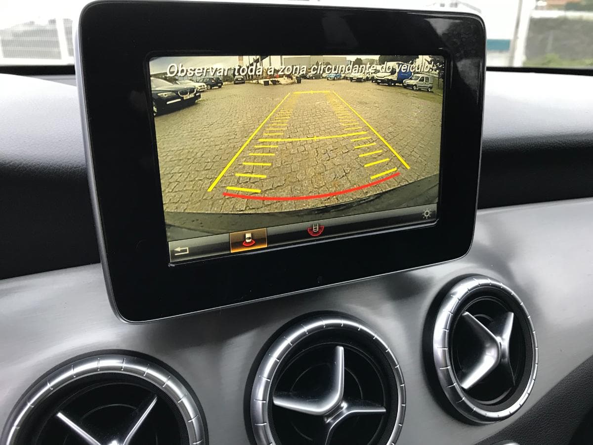 Mercedes-Benz CLA 200 CDI · Ano 2015 — image 16