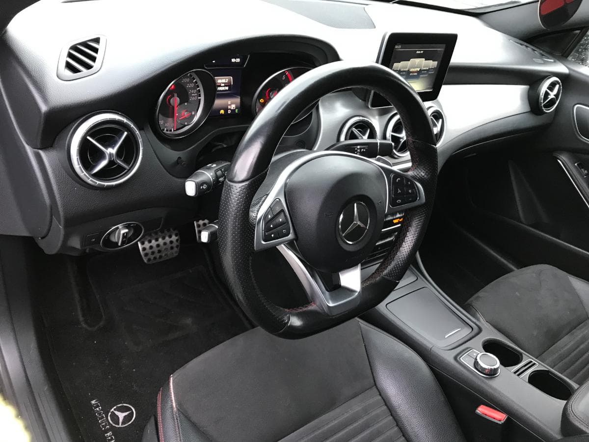 Mercedes-Benz CLA 200 CDI · Ano 2015 — image 12