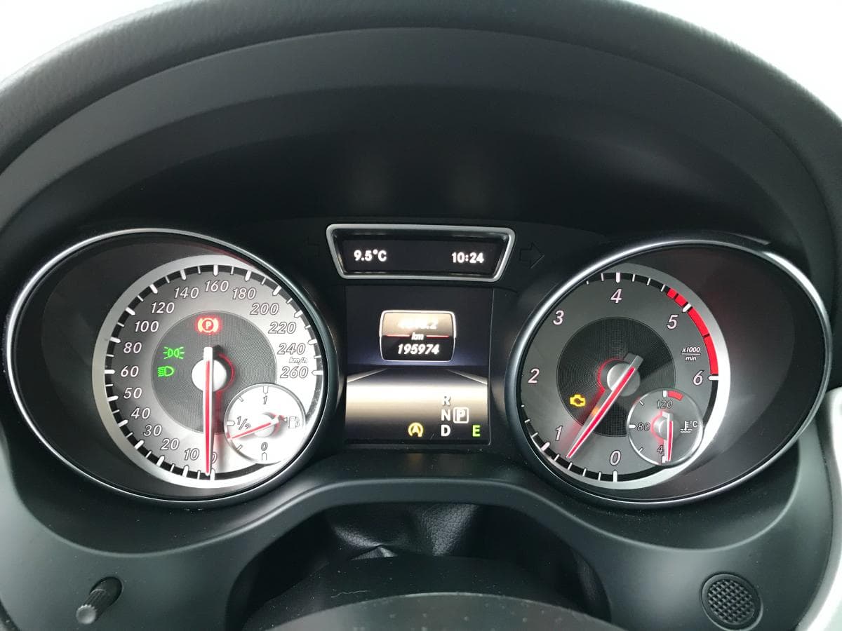 Mercedes-Benz CLA 200 CDI · Ano 2015 — image 17