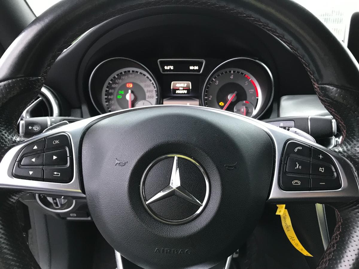 Mercedes-Benz CLA 200 CDI · Ano 2015 — image 18