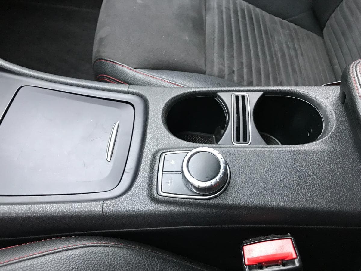 Mercedes-Benz CLA 200 CDI · Ano 2015 — image 22