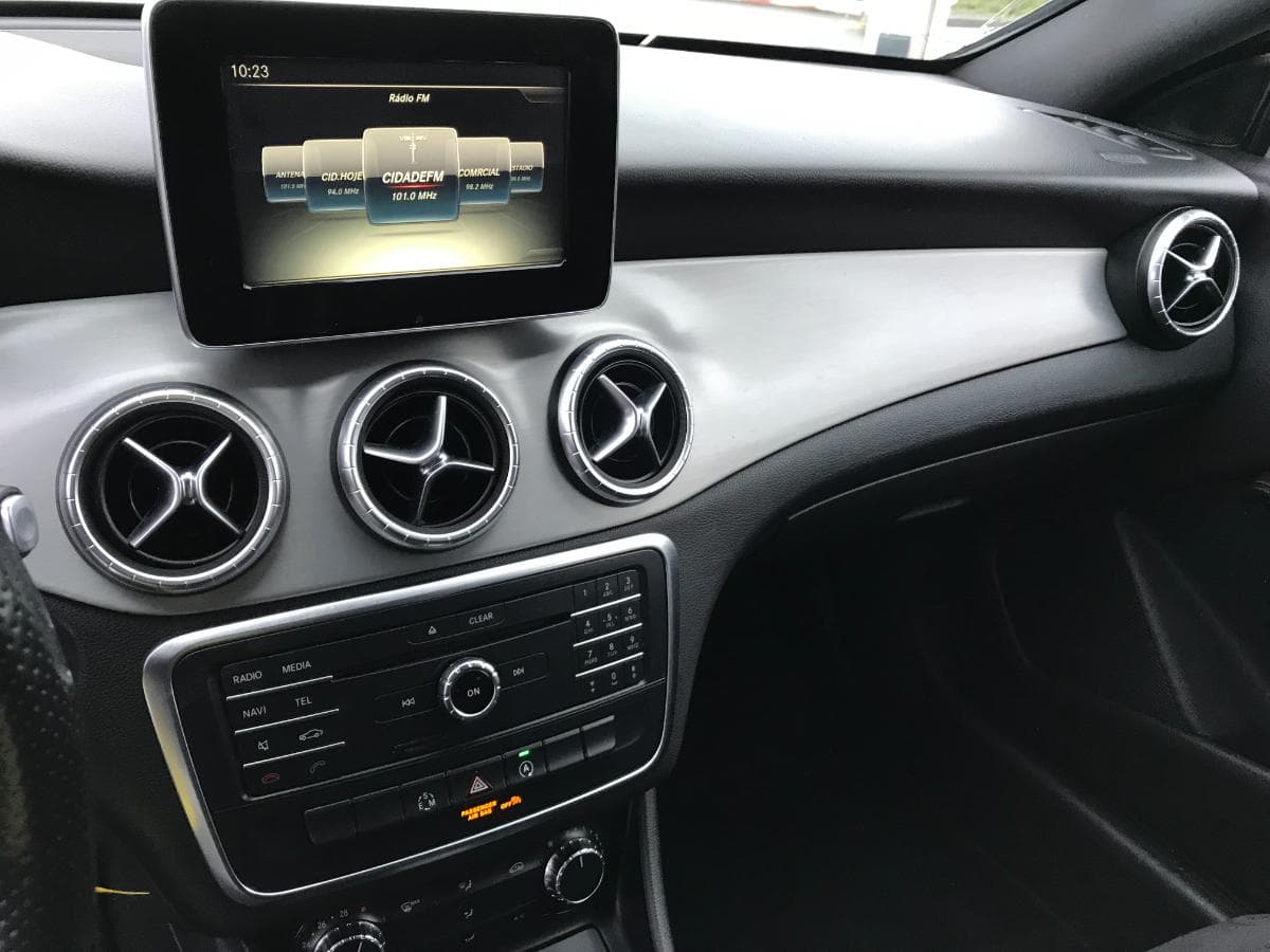 Mercedes-Benz CLA 200 CDI · Ano 2015 — image 13