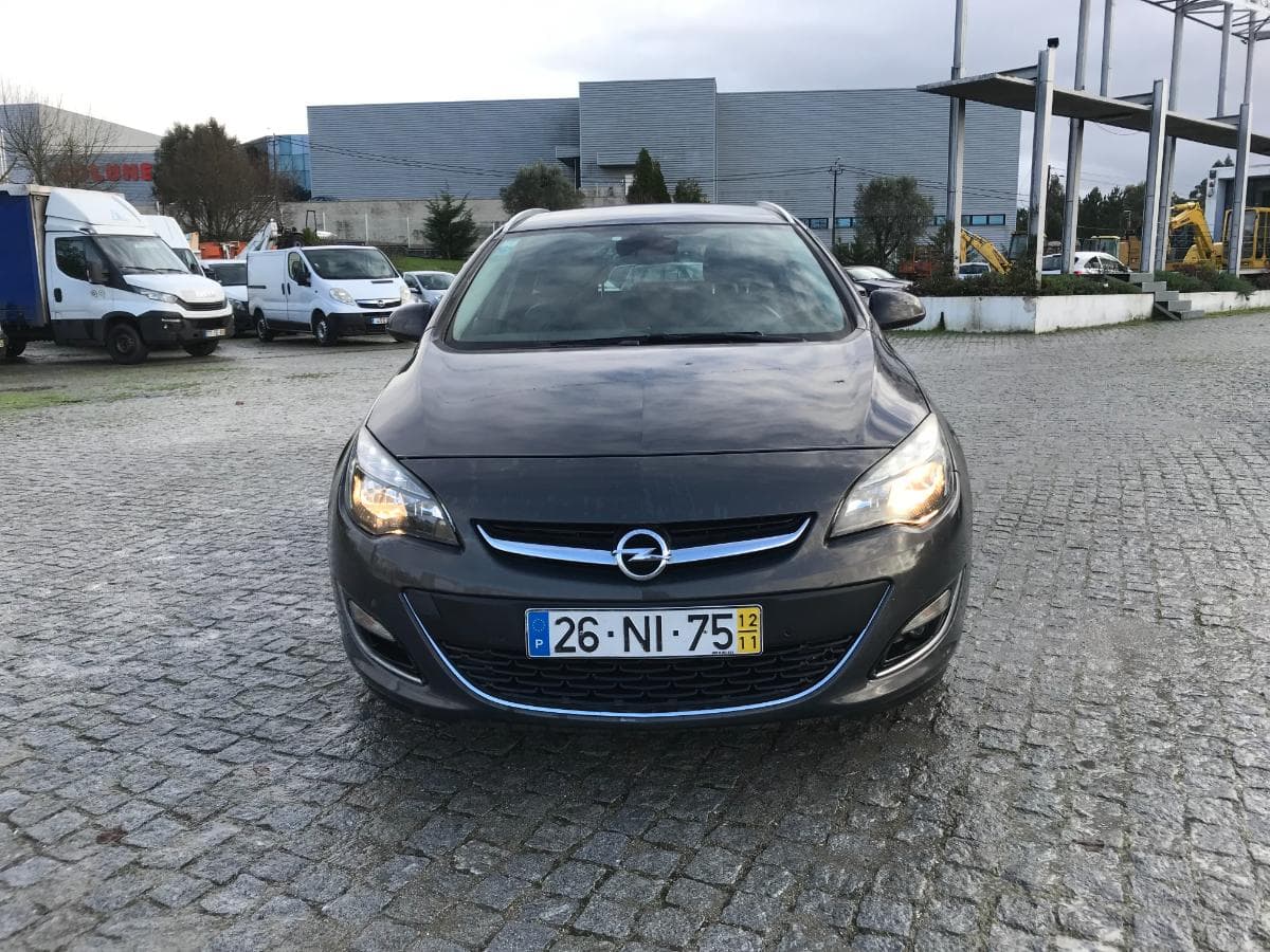 Opel Astra · Ano 2012 — imagen 2