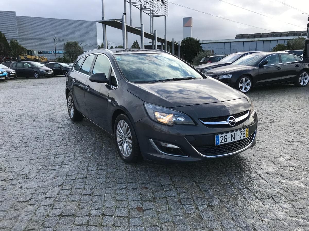 Opel Astra · Ano 2012 — imagen 1