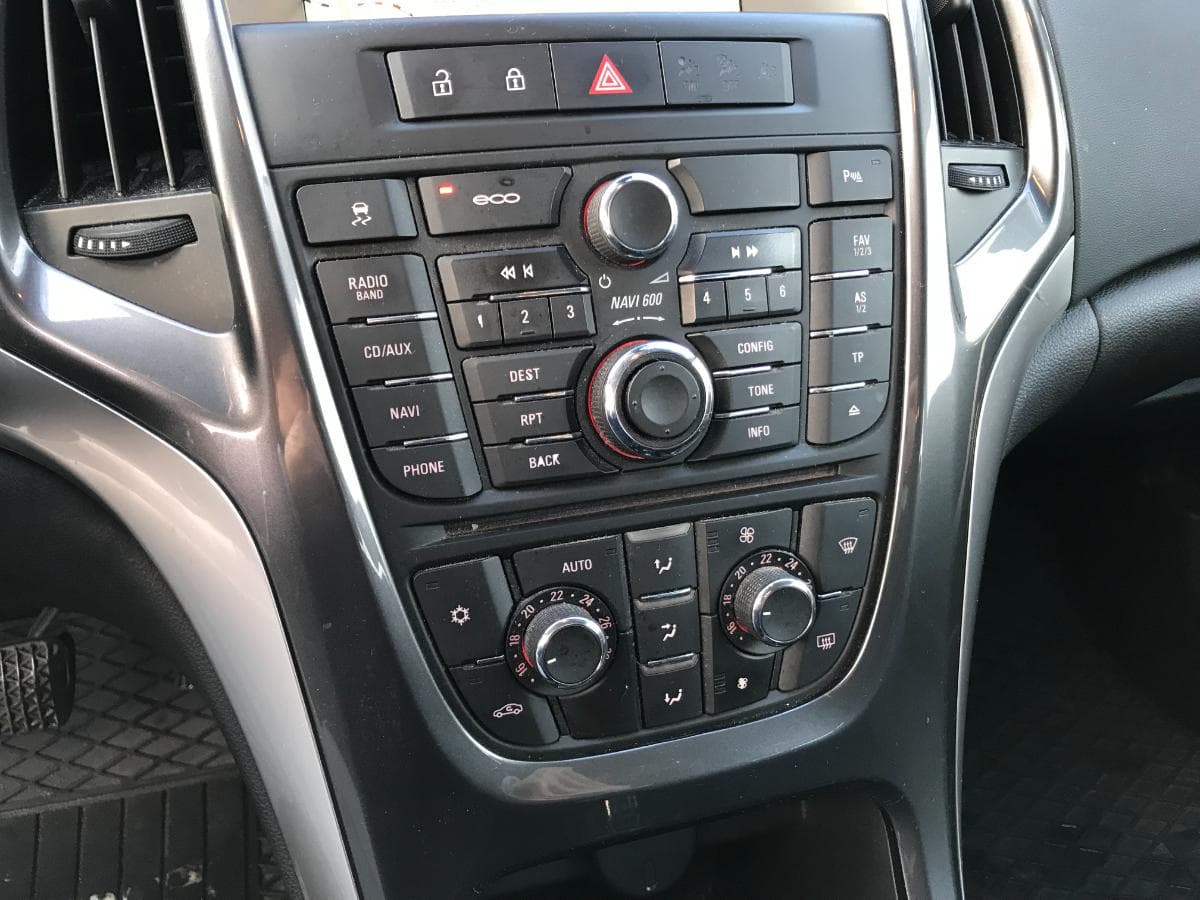 Opel Astra · Ano 2012 — imagen 11