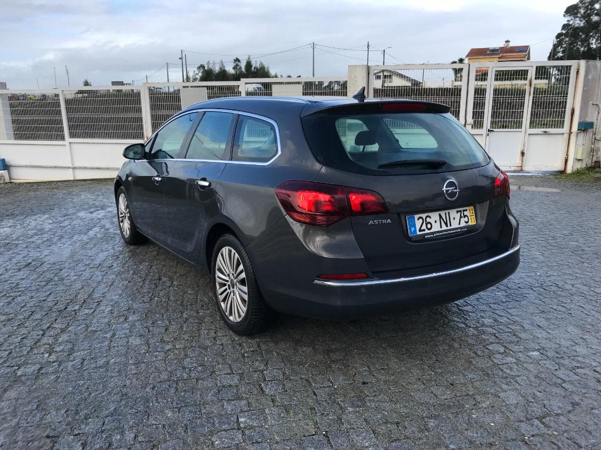Opel Astra · Ano 2012 — imagen 4