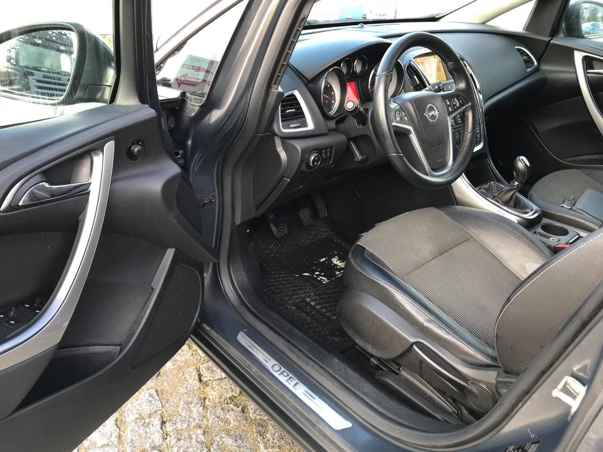 Opel Astra · Ano 2012 — imagen 9