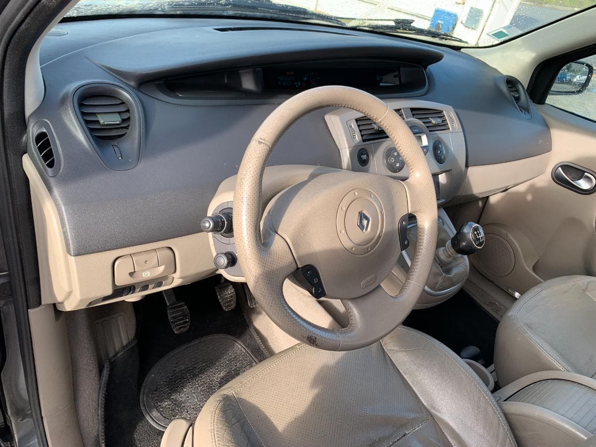 Renault Scénic 1.5 DCI · Ano 2006 — imagen 8