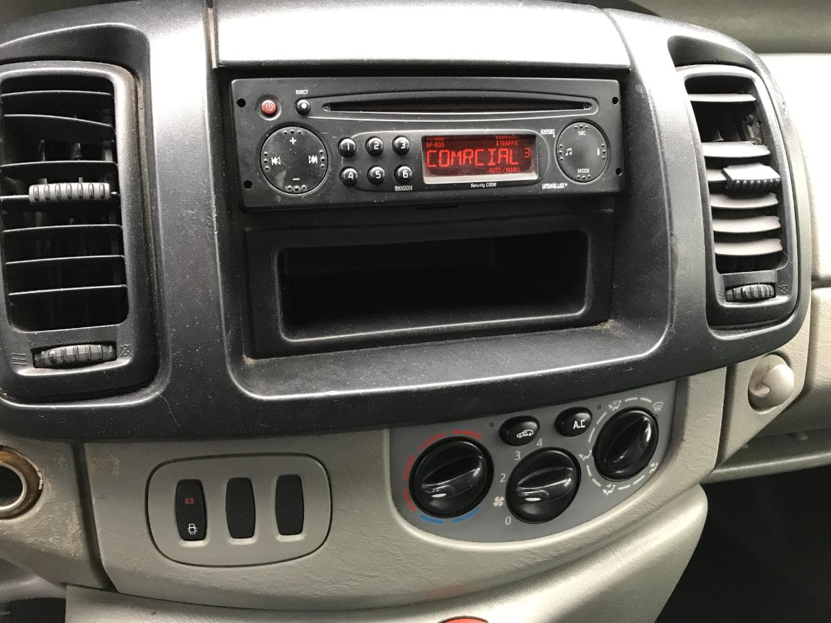 Renault Trafic 115 DCI · Ano 2008 — imagem 24