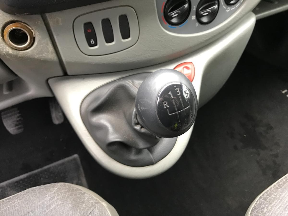 Renault Trafic 115 DCI · Ano 2008 — imagem 28