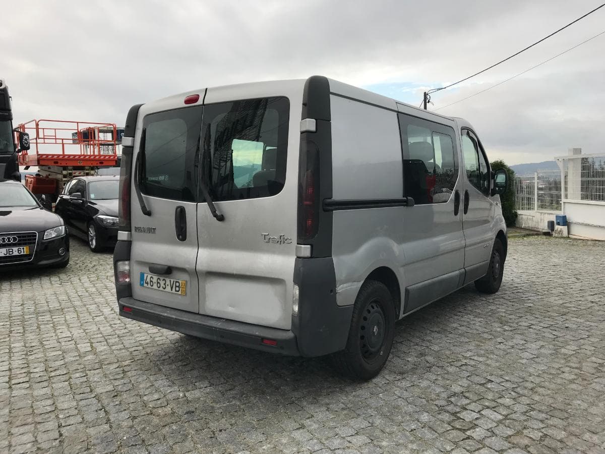 Renault Trafic 1.9DCI · Ano 2003 — image 4