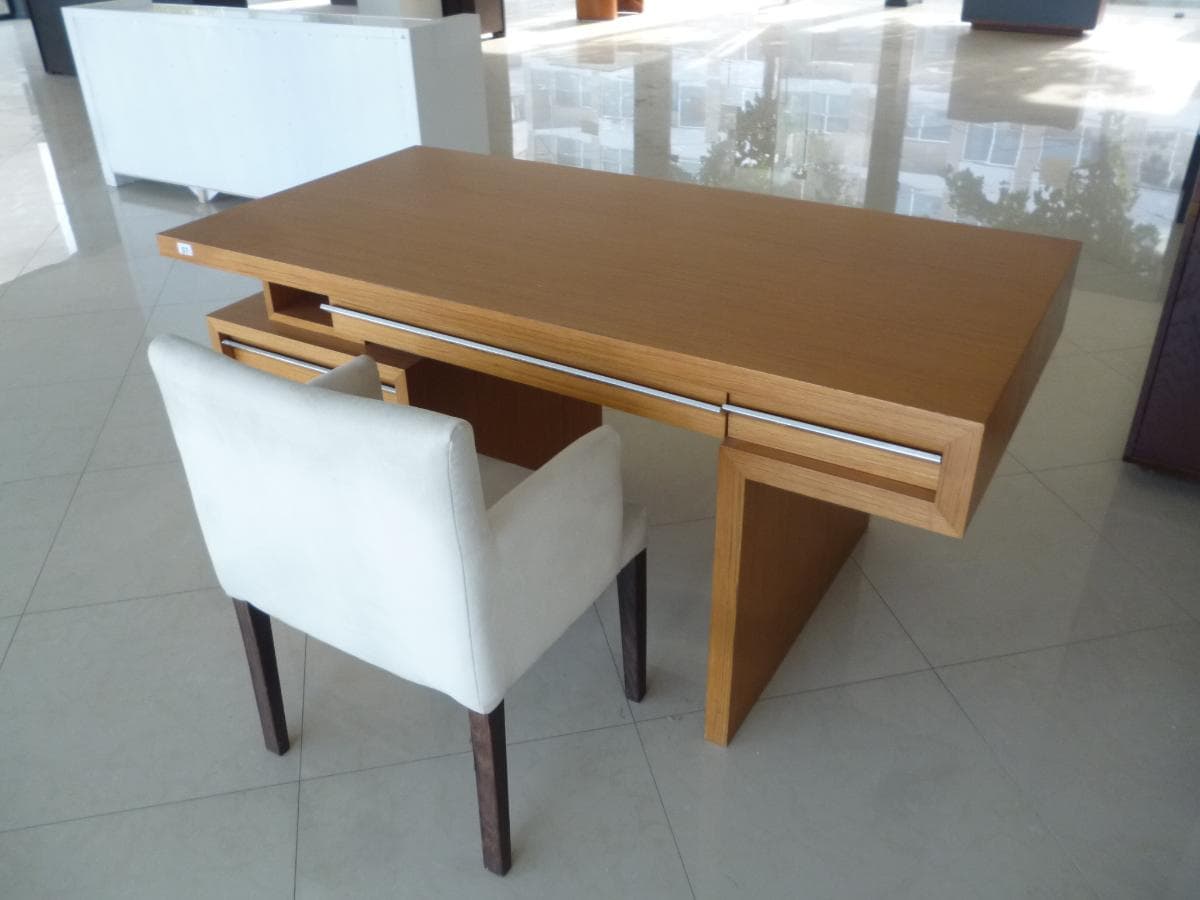 Desk — image 1