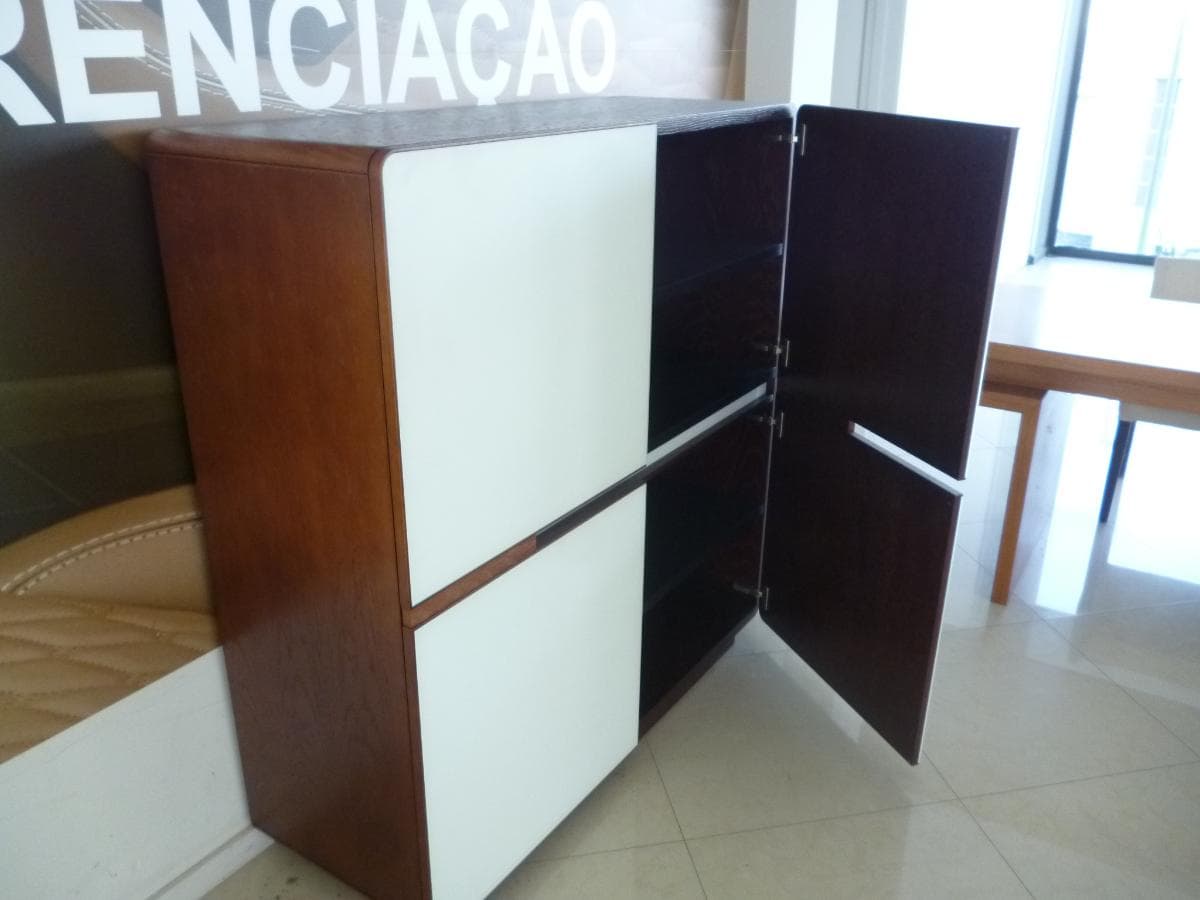 Móvel com 4 portas — imagem 2