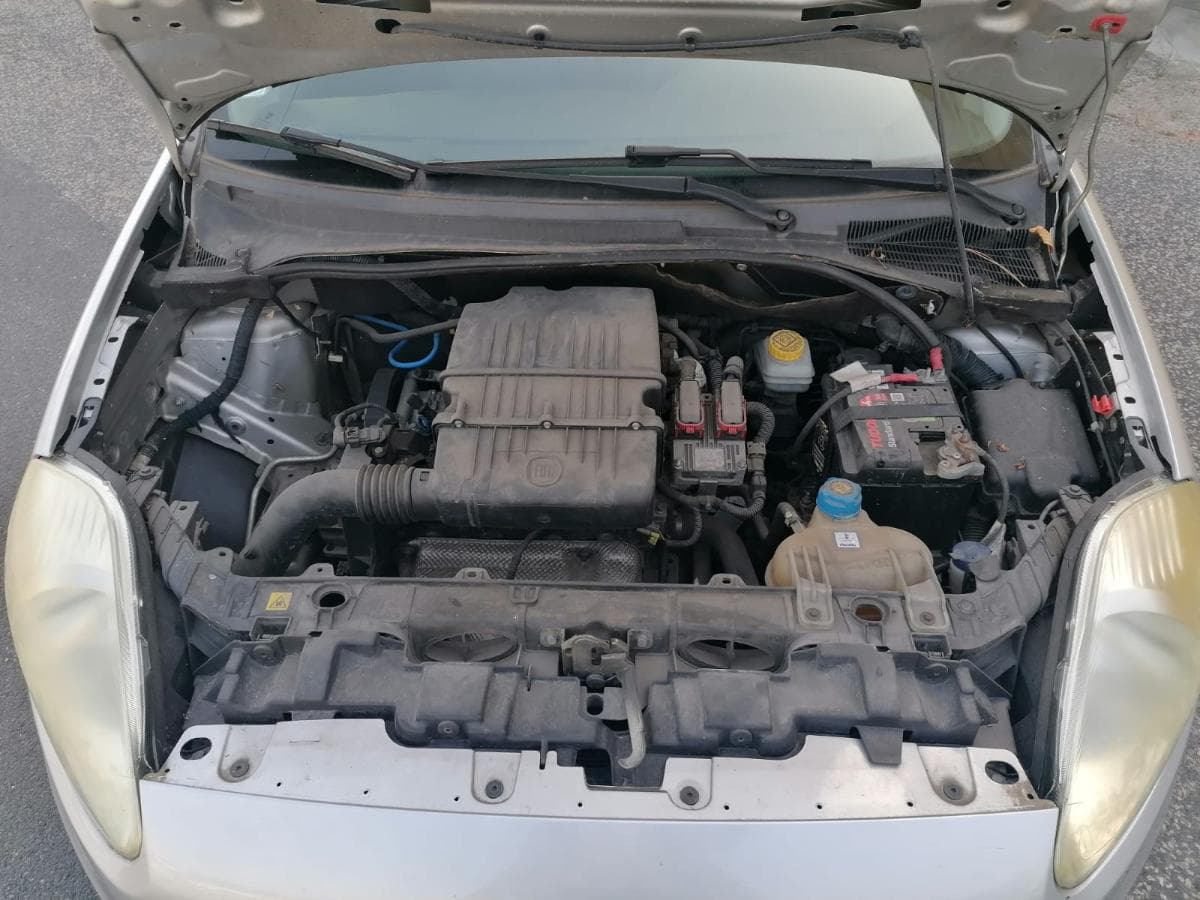 Fiat Punto 1.2 · Ano 2010 — image 5