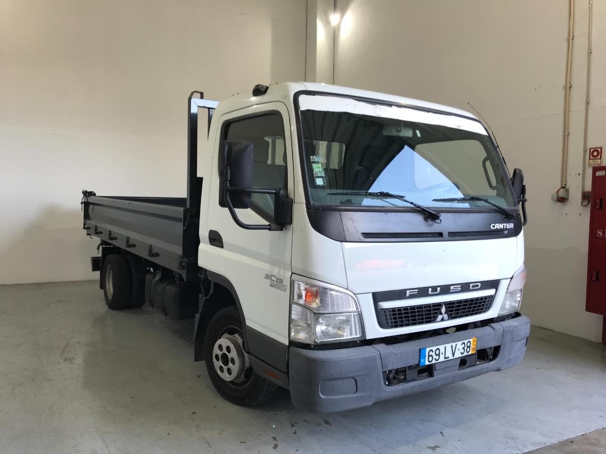 Mitsubishi Canter · Tribasculante · Ano 2011 — imagen 2