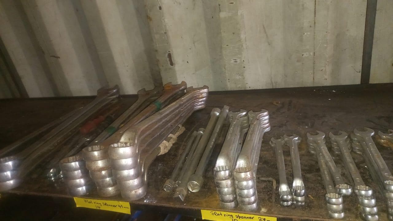 Diversos + Diversos + Diversos + Diversos + Diversos + Diversos + Diversos + Welding Machine + Welding Machine + Welding Machine + Ridgid Machine + Motores + Cut off machine + Caixas de Ferramenta + Varões + Diversos + Frolas + Cintos de Segurança + Diversos + Contentor de 40P · — imagem 2