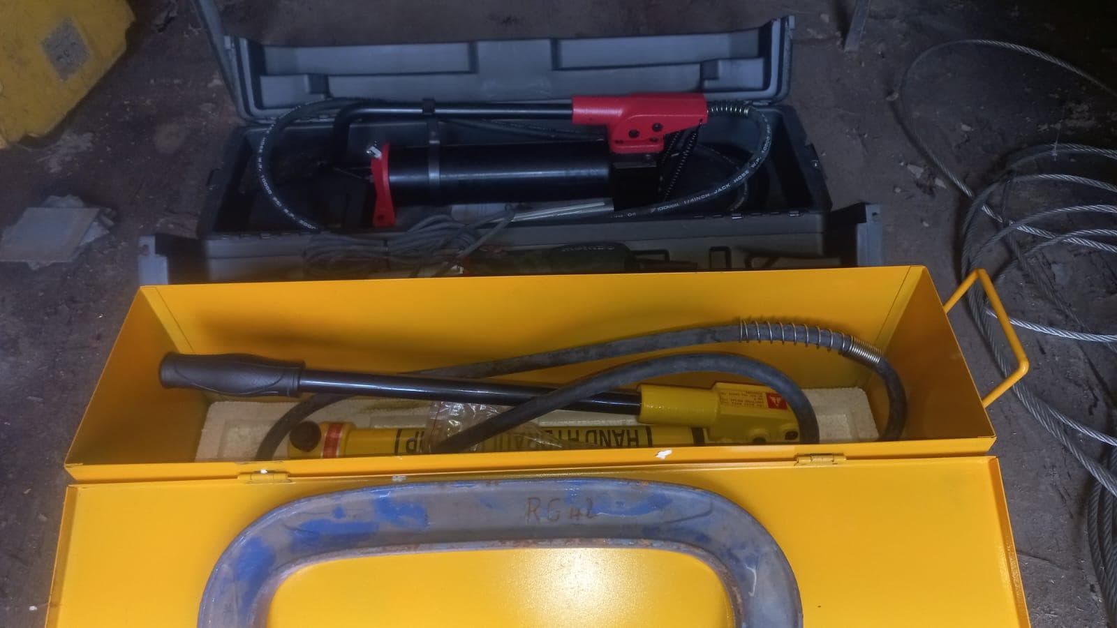 Diversos + Diversos + Diversos + Diversos + Diversos + Diversos + Diversos + Welding Machine + Welding Machine + Welding Machine + Ridgid Machine + Motores + Cut off machine + Caixas de Ferramenta + Varões + Diversos + Frolas + Cintos de Segurança + Diversos + Contentor de 40P · — imagem 3