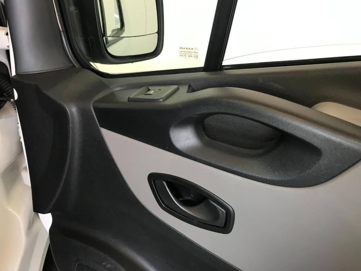 Renault Trafic 1.6 DCI · Ano 2019 — image 22