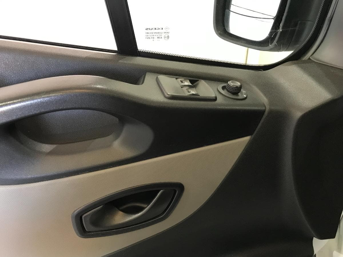Renault Trafic 1.6 DCI · Ano 2019 — image 25