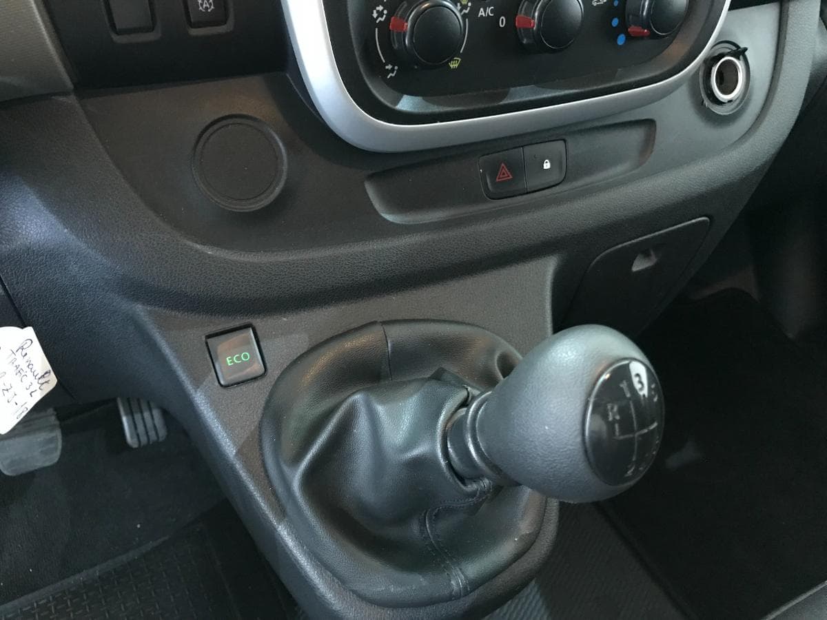 Renault Trafic 1.6 DCI · Ano 2019 — image 31