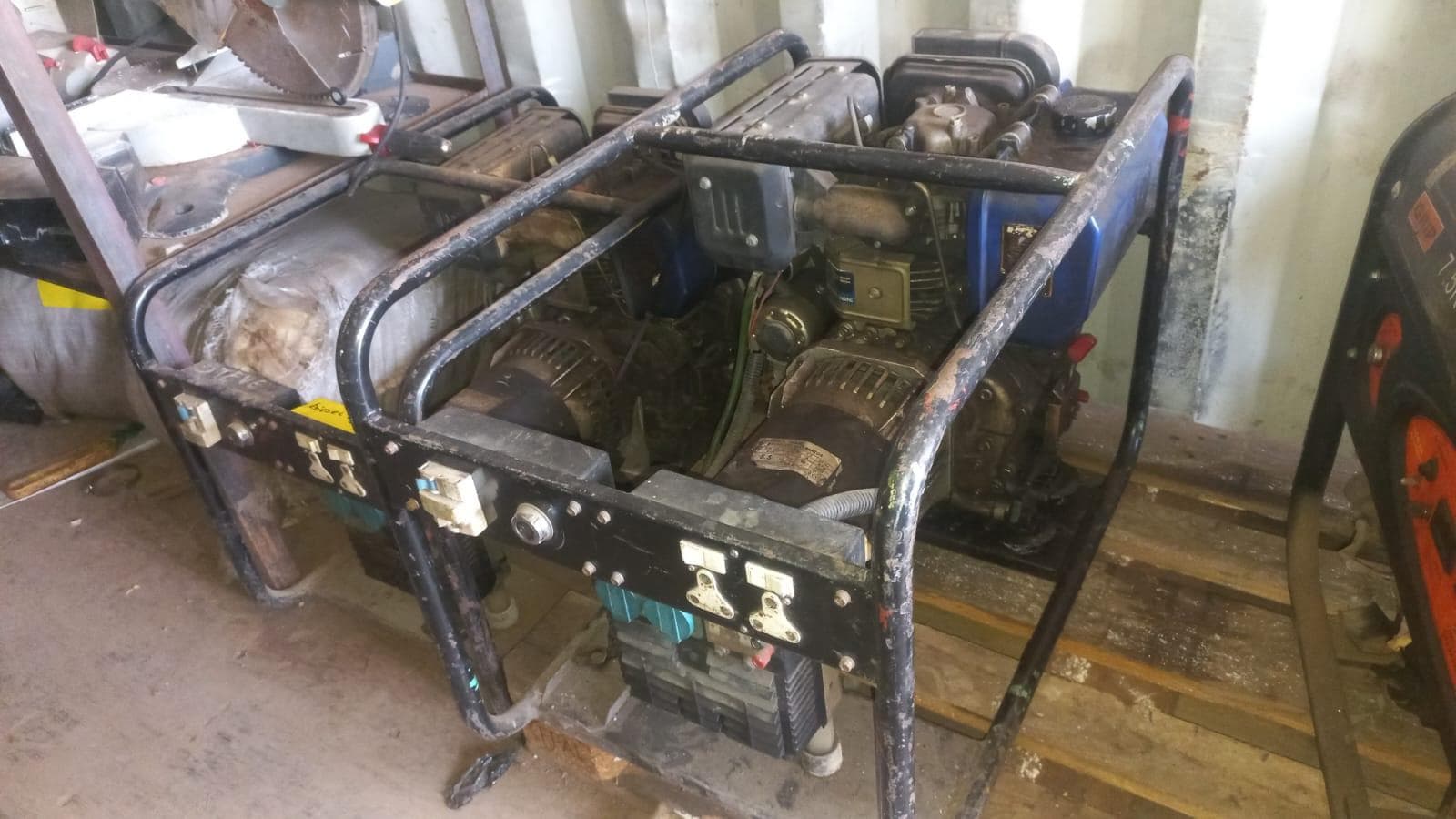 Diversos + Diversos + Diversos + Diversos + Diversos + Diversos + Diversos + Welding Machine + Welding Machine + Welding Machine + Ridgid Machine + Motores + Cut off machine + Caixas de Ferramenta + Varões + Diversos + Frolas + Cintos de Segurança + Diversos + Contentor de 40P · — imagem 12