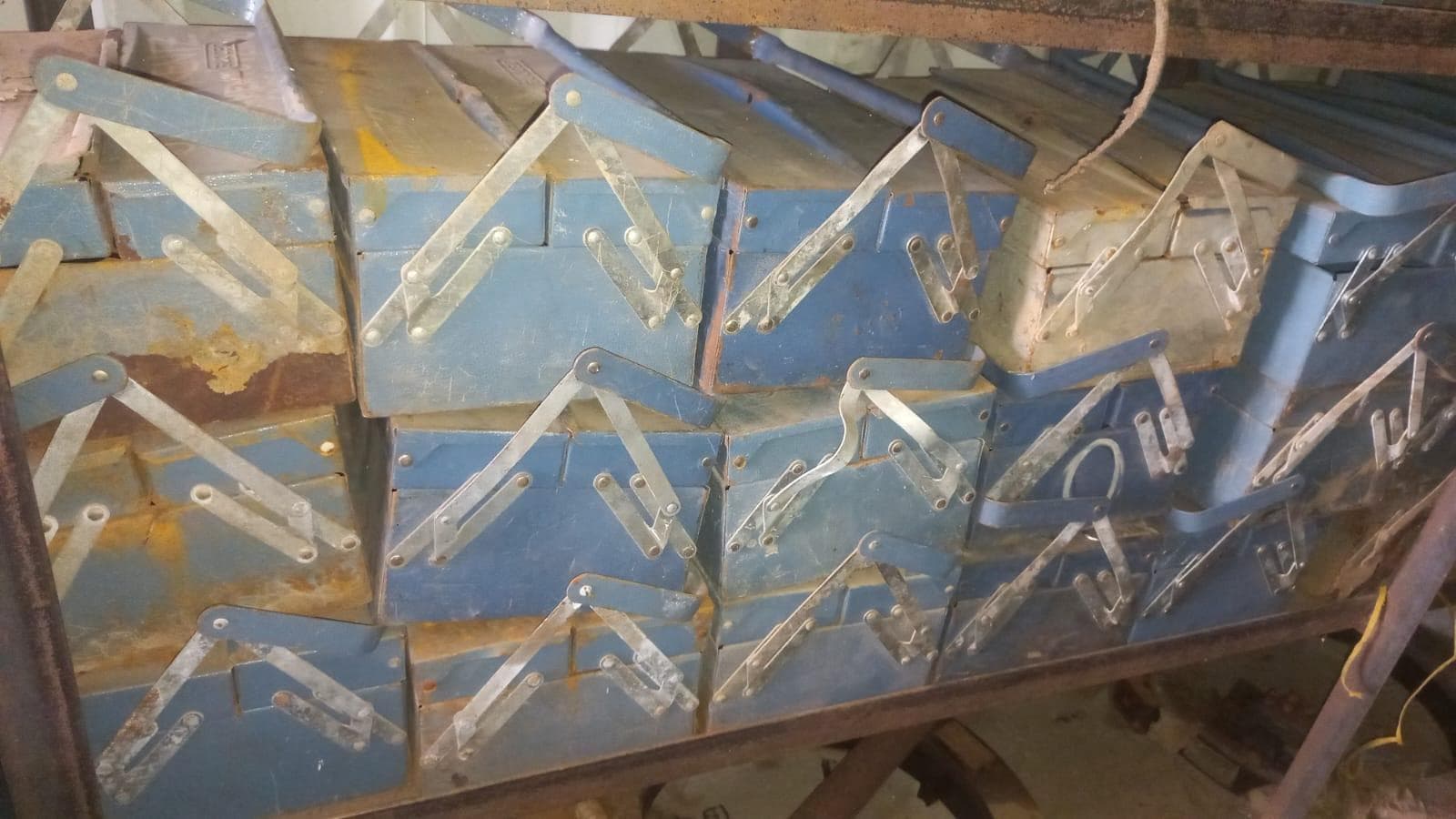 Diversos + Diversos + Diversos + Diversos + Diversos + Diversos + Diversos + Welding Machine + Welding Machine + Welding Machine + Ridgid Machine + Motores + Cut off machine + Caixas de Ferramenta + Varões + Diversos + Frolas + Cintos de Segurança + Diversos + Contentor de 40P · — imagem 14