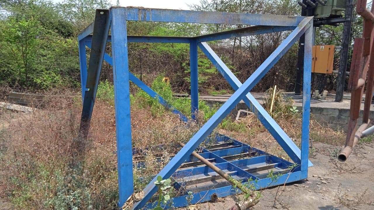 SUPORTE p/ TANQUE ·