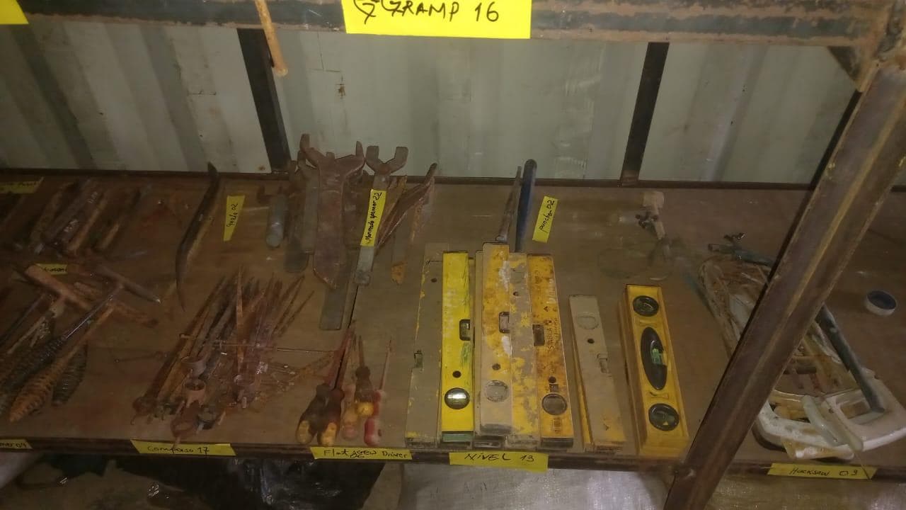 Diversos + Diversos + Diversos + Diversos + Diversos + Diversos + Diversos + Welding Machine + Welding Machine + Welding Machine + Ridgid Machine + Motores + Cut off machine + Caixas de Ferramenta + Varões + Diversos + Frolas + Cintos de Segurança + Diversos + Contentor de 40P · — imagem 16