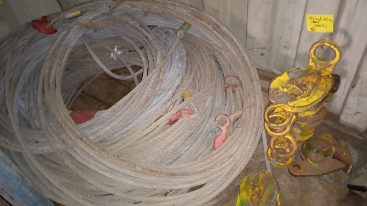 Diversos + Diversos + Manilhas + Diversos + Diversos + Diversos + Diversos + Diversos + Diversos + Diversos + Diversos + Diversos + Chain Block + Diversos + Diversos + Diversos + Diversos + Diversos + Diversos + Diversos + Contentor de 40P · — imagem 22
