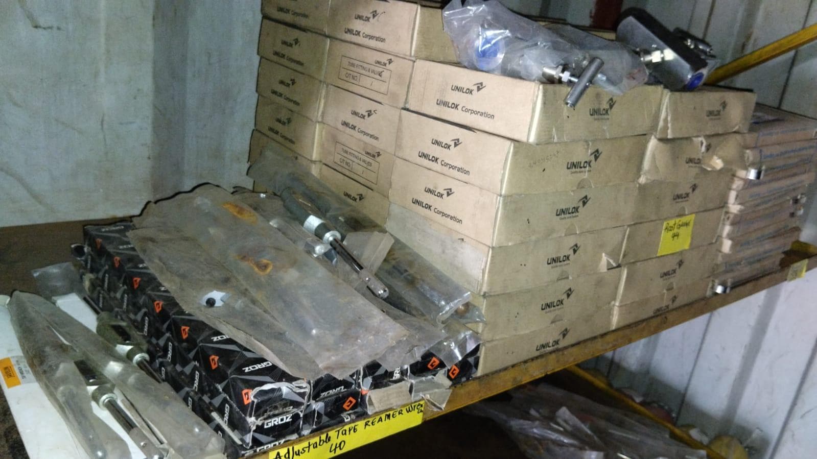 Diversos + Diversos + Grampos + Diversos + Diversos + Diversos + Electrodos + Diversos + Diversos + Diversos + Diversos + Diversos + Fitas + Diversos + Diversos + Máquinas Rebarbadora   + Diversos + Pregos 50×2.50mm + Diversos + Cintas + Cintas + Cintas + Cintas + Cintas + Mangueiras para maçarico  + Cintos de Segurança + Diversos + Diversos + Porcas + Porcas + Diversos + Pregos   + Parafusos + Material Hospitalar + Diversos + Cordas + Diversos + Material para Soldadura + Material para Instalacao electrica + Diversos + Spray Q20 + Braçadeiras + Rolos de rede   + Cerca de Segurança + Cabo flexível  + Abaraçadeiras + Materia para soldadura + Abraçadeiras + Diversos + Bombas de água   + Diversos + Compressor   + Contentor de 40P · — imagen 57