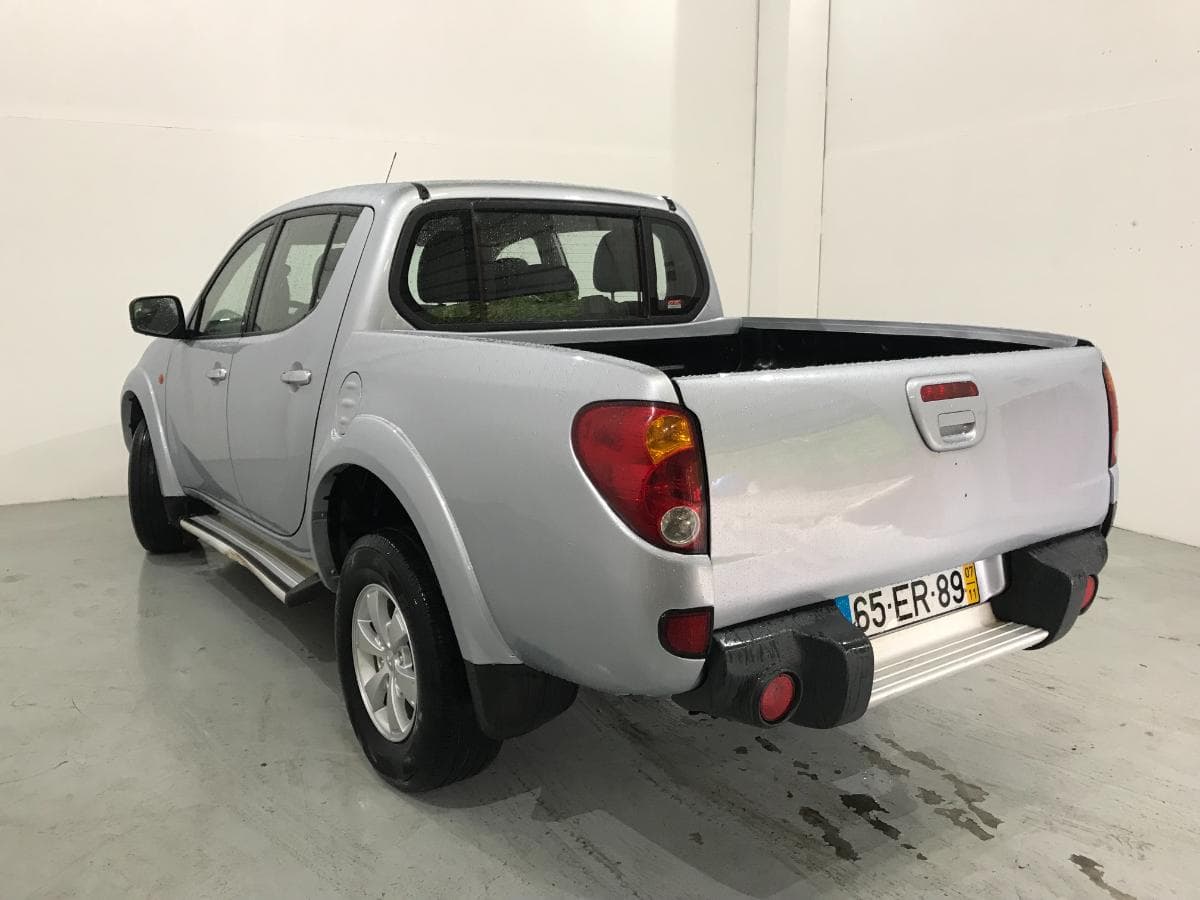 Mitsubishi L200 2.5DI-D · Ano 2007 — image 4