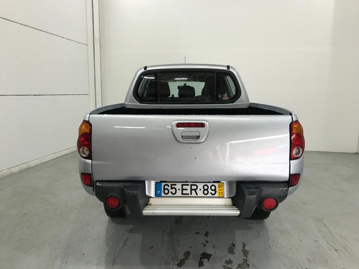 Mitsubishi L200 2.5DI-D · Ano 2007 — image 6