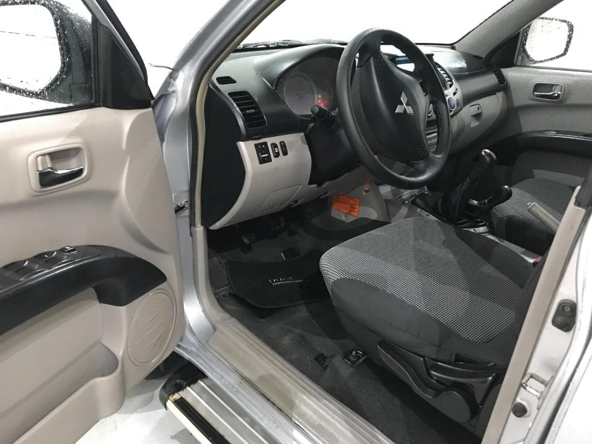 Mitsubishi L200 2.5DI-D · Ano 2007 — image 13