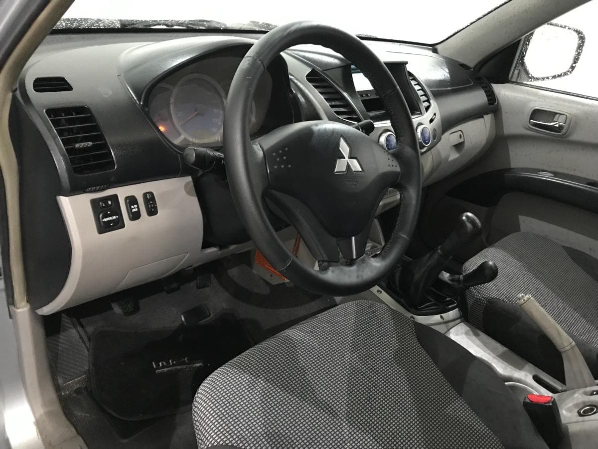 Mitsubishi L200 2.5DI-D · Ano 2007 — image 17