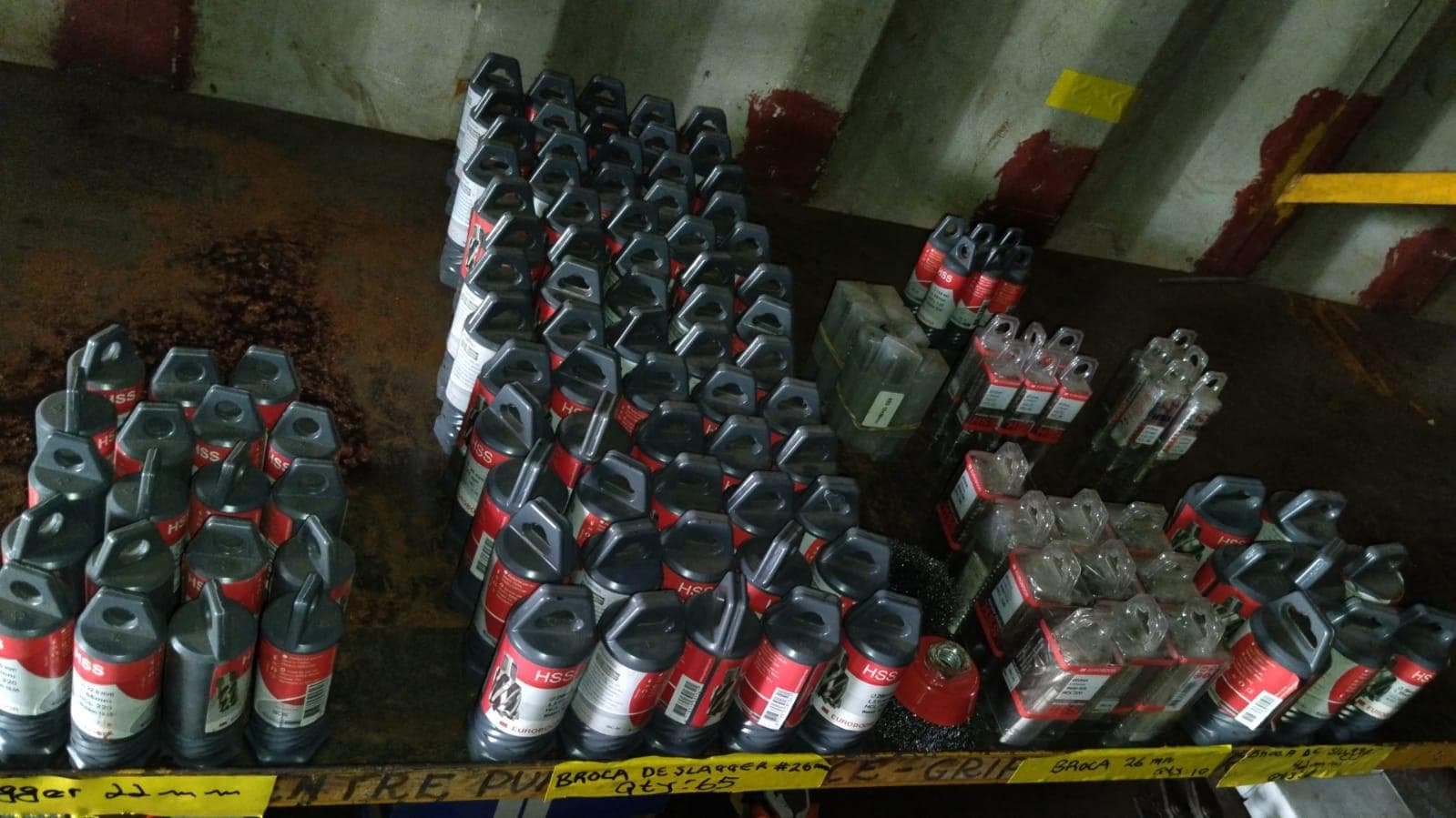 Diversos + Diversos + Grampos + Diversos + Diversos + Diversos + Electrodos + Diversos + Diversos + Diversos + Diversos + Diversos + Fitas + Diversos + Diversos + Máquinas Rebarbadora   + Diversos + Pregos 50×2.50mm + Diversos + Cintas + Cintas + Cintas + Cintas + Cintas + Mangueiras para maçarico  + Cintos de Segurança + Diversos + Diversos + Porcas + Porcas + Diversos + Pregos   + Parafusos + Material Hospitalar + Diversos + Cordas + Diversos + Material para Soldadura + Material para Instalacao electrica + Diversos + Spray Q20 + Braçadeiras + Rolos de rede   + Cerca de Segurança + Cabo flexível  + Abaraçadeiras + Materia para soldadura + Abraçadeiras + Diversos + Bombas de água   + Diversos + Compressor   + Contentor de 40P · — imagen 5