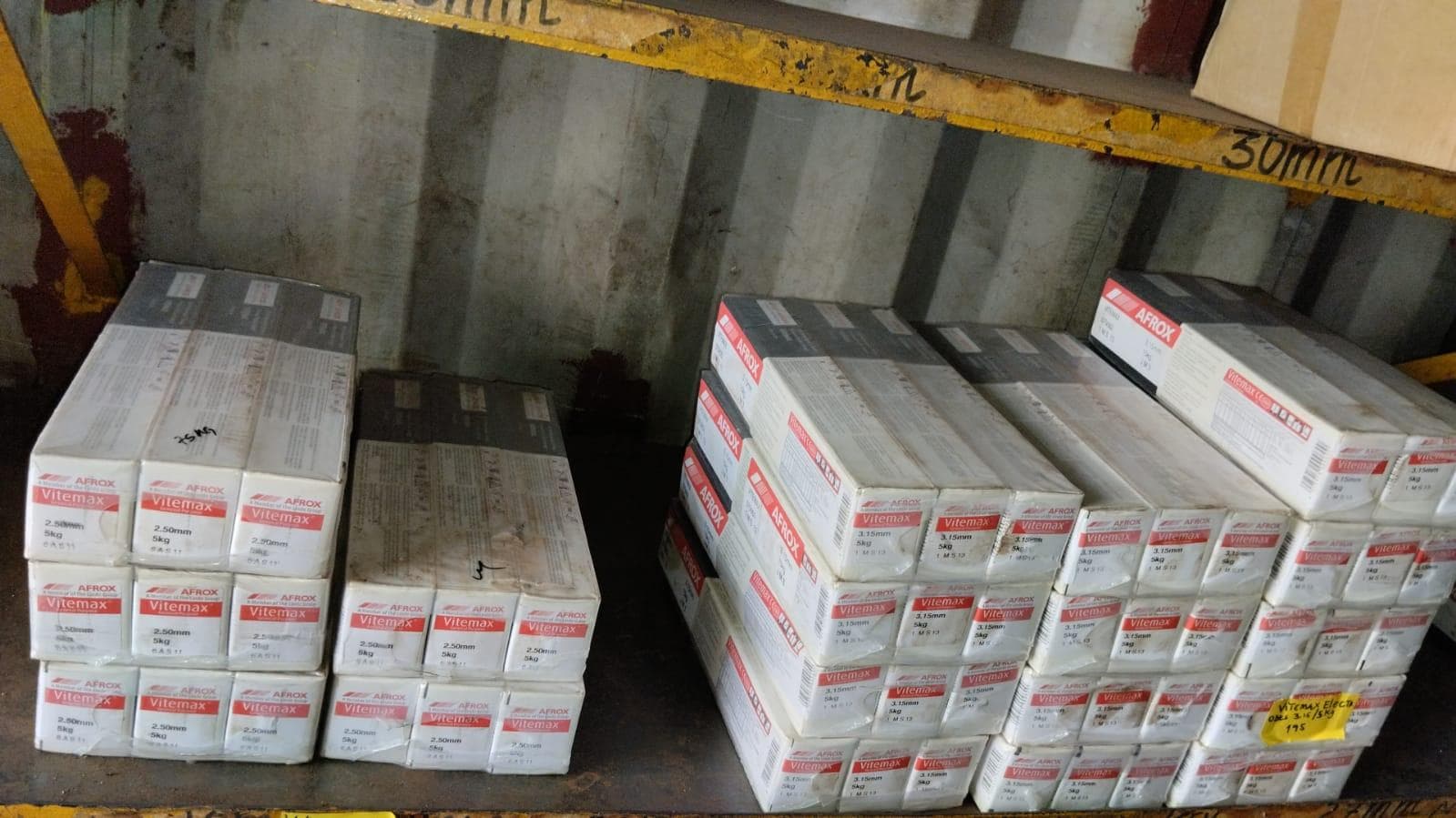 Diversos + Diversos + Grampos + Diversos + Diversos + Diversos + Electrodos + Diversos + Diversos + Diversos + Diversos + Diversos + Fitas + Diversos + Diversos + Máquinas Rebarbadora   + Diversos + Pregos 50×2.50mm + Diversos + Cintas + Cintas + Cintas + Cintas + Cintas + Mangueiras para maçarico  + Cintos de Segurança + Diversos + Diversos + Porcas + Porcas + Diversos + Pregos   + Parafusos + Material Hospitalar + Diversos + Cordas + Diversos + Material para Soldadura + Material para Instalacao electrica + Diversos + Spray Q20 + Braçadeiras + Rolos de rede   + Cerca de Segurança + Cabo flexível  + Abaraçadeiras + Materia para soldadura + Abraçadeiras + Diversos + Bombas de água   + Diversos + Compressor   + Contentor de 40P · — imagen 61