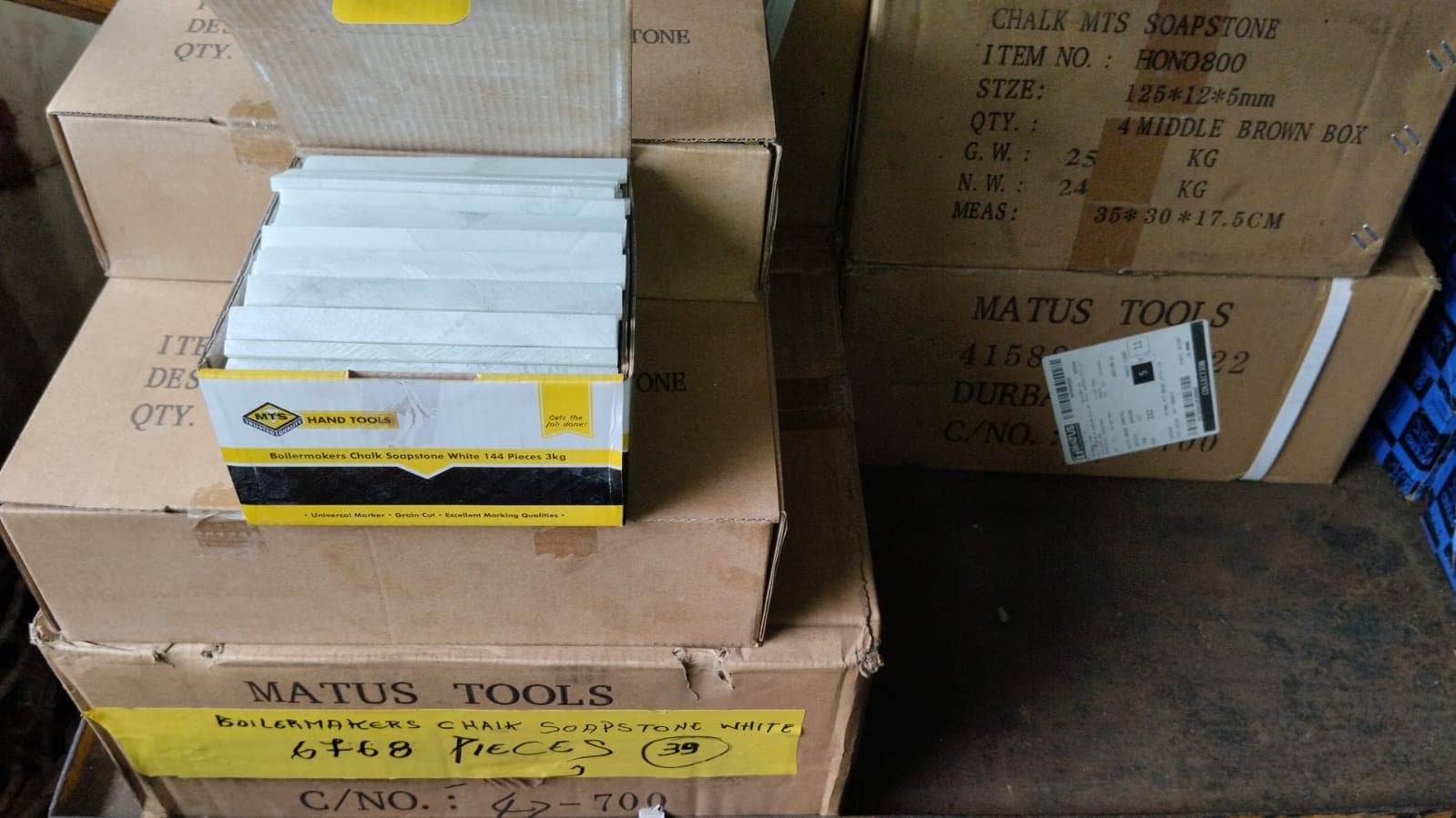 Diversos + Diversos + Grampos + Diversos + Diversos + Diversos + Electrodos + Diversos + Diversos + Diversos + Diversos + Diversos + Fitas + Diversos + Diversos + Máquinas Rebarbadora   + Diversos + Pregos 50×2.50mm + Diversos + Cintas + Cintas + Cintas + Cintas + Cintas + Mangueiras para maçarico  + Cintos de Segurança + Diversos + Diversos + Porcas + Porcas + Diversos + Pregos   + Parafusos + Material Hospitalar + Diversos + Cordas + Diversos + Material para Soldadura + Material para Instalacao electrica + Diversos + Spray Q20 + Braçadeiras + Rolos de rede   + Cerca de Segurança + Cabo flexível  + Abaraçadeiras + Materia para soldadura + Abraçadeiras + Diversos + Bombas de água   + Diversos + Compressor   + Contentor de 40P · — imagen 62