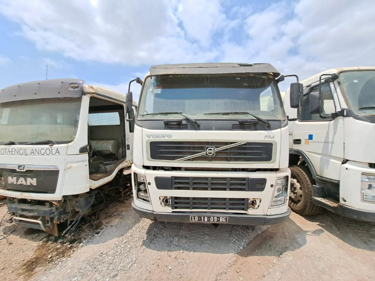 Camião Basculante 26 T (6X4) VOLVO FM 13 · — imagen 4