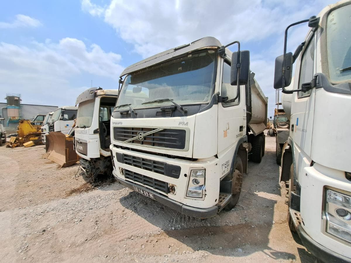 Camião Basculante 26 T (6X4) VOLVO FM 13 · — imagen 1