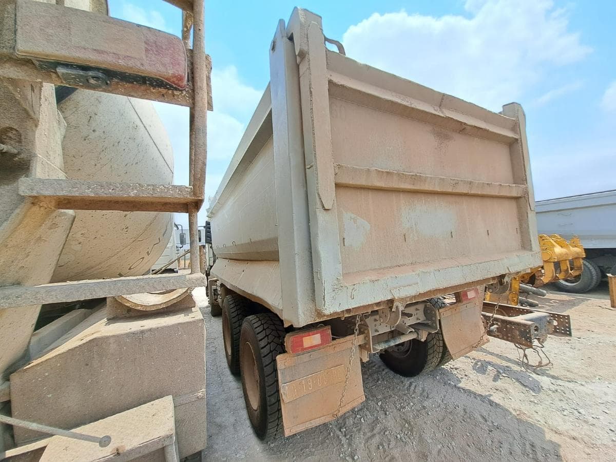 Camião Basculante 26 T (6X4) VOLVO FM 13 · — imagen 3