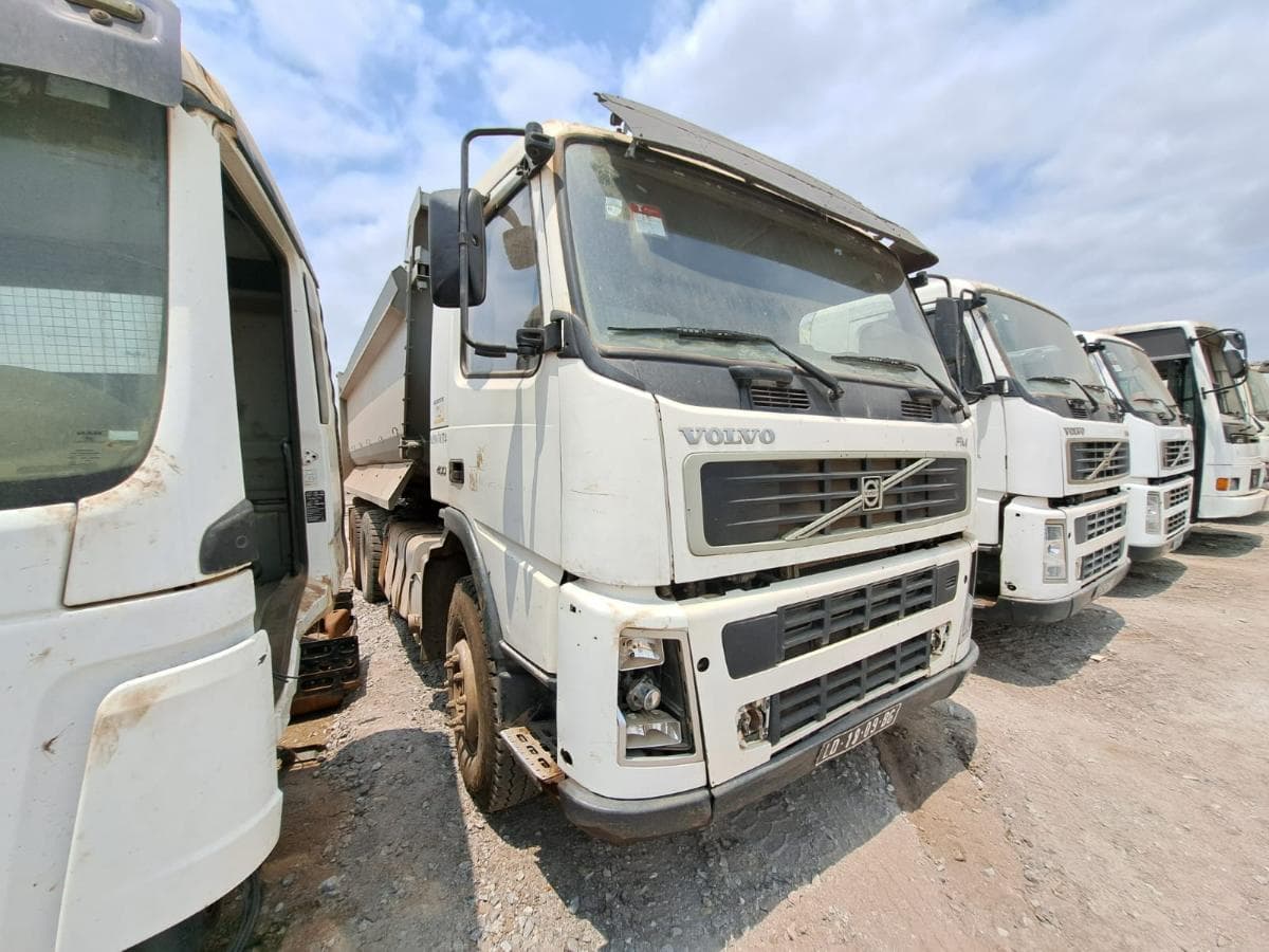 Camião Basculante 26 T (6X4) VOLVO FM 13 · — imagen 6