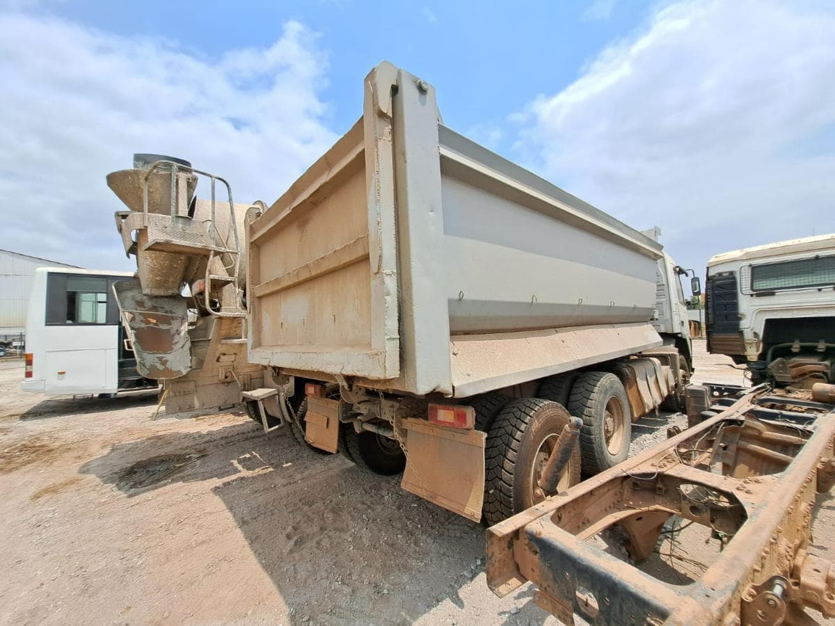 Camião Basculante 26 T (6X4) VOLVO FM 13 · — imagen 7