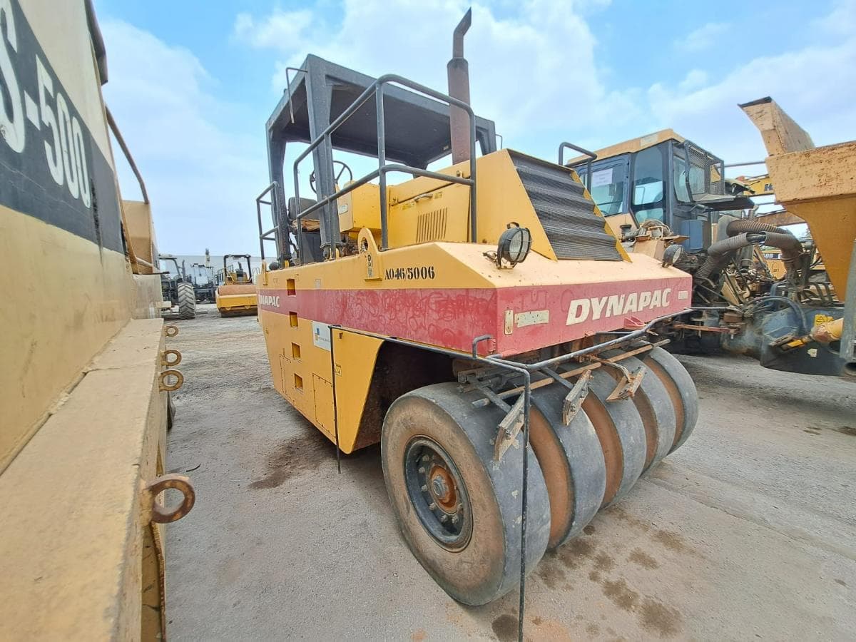 Cilindro de Pneus (28T) DYNAPAC CP 271 · Viana — imagem 3