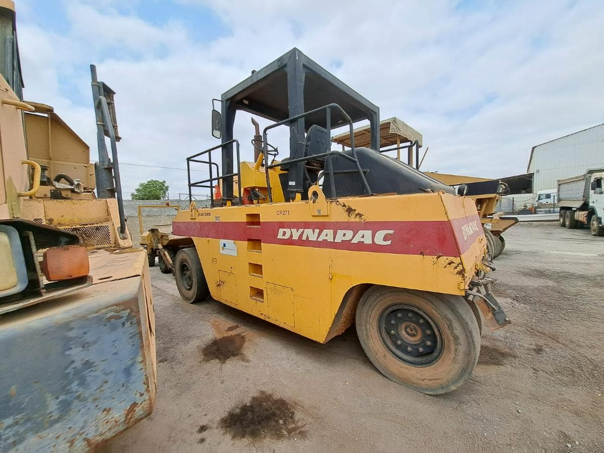 Cilindro de Pneus (28T) DYNAPAC CP 271 · Viana — imagem 4
