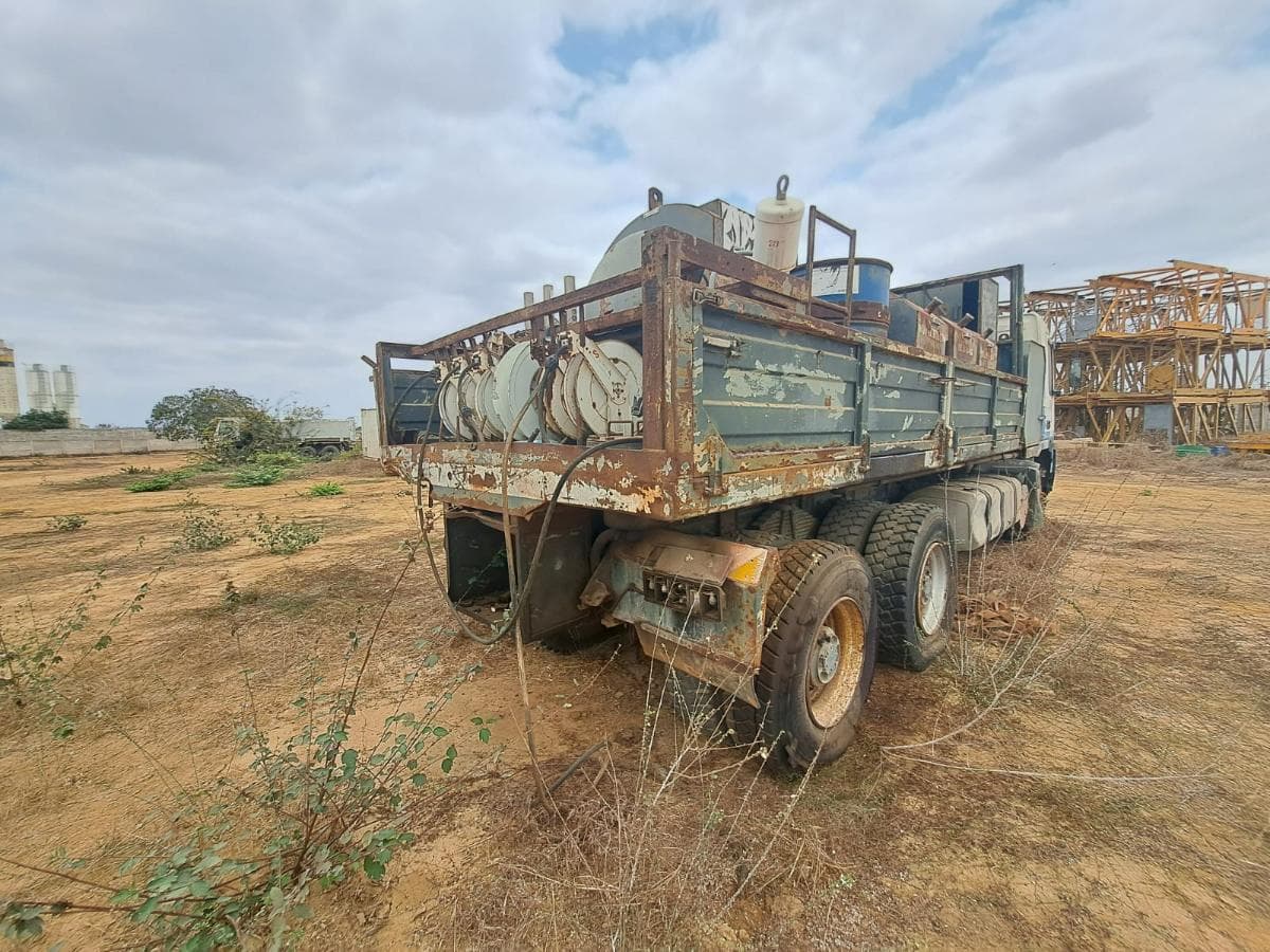 Camião Lubrificação (3000L) VOLVO FM 12  · Viana — image 4